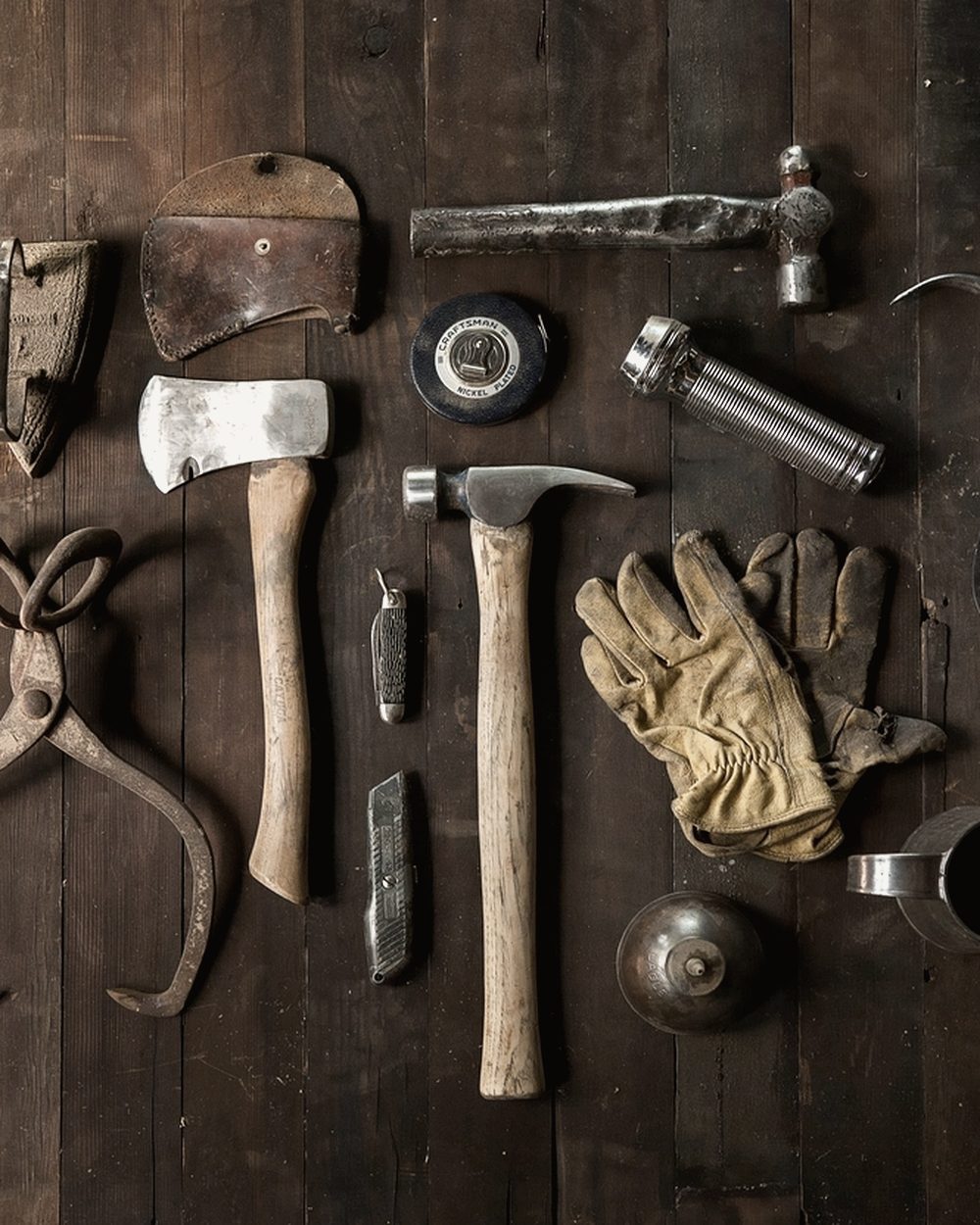 Établi et outils de menuisier dans l'atelier du 19e